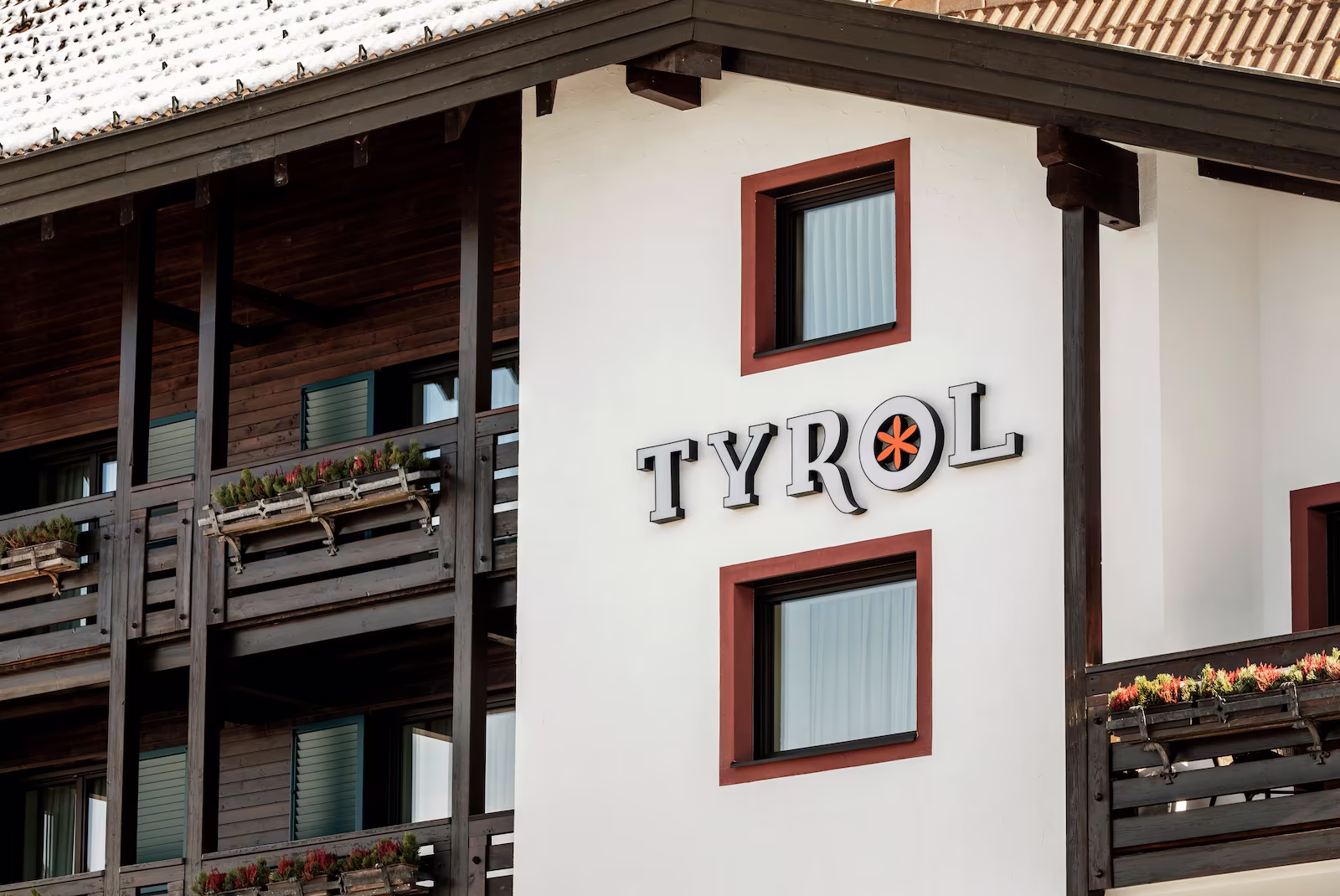 Hotel Tyrol in Selva di Val Gardena - exterior and surroundings