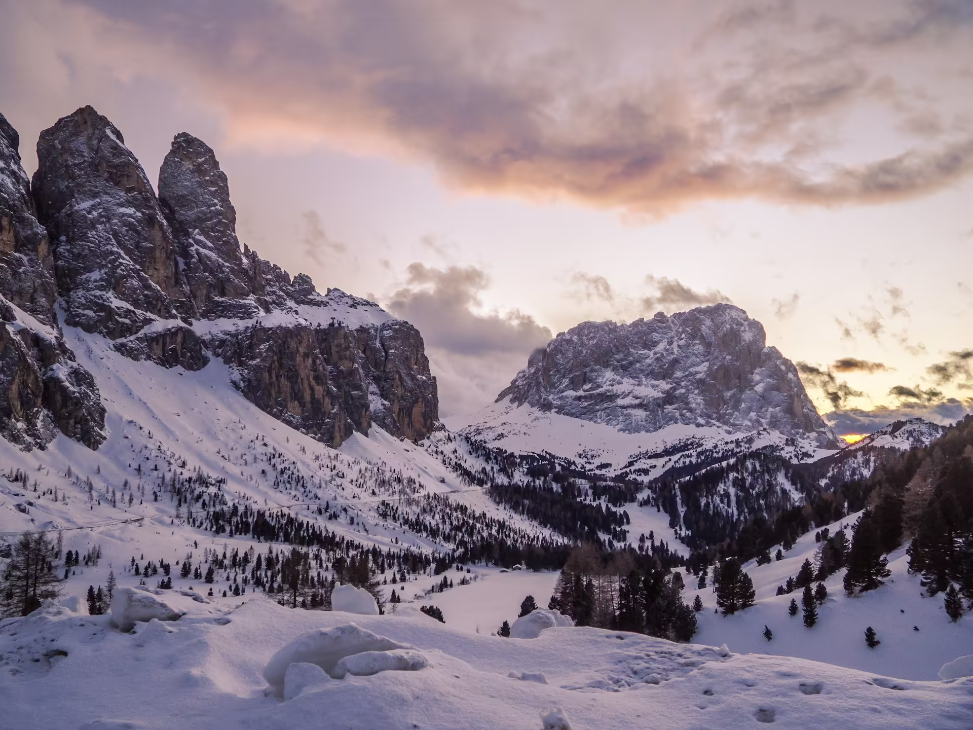 Val Gardena vs. Alta Badia: The Ultimate Winter Comparison (2026)