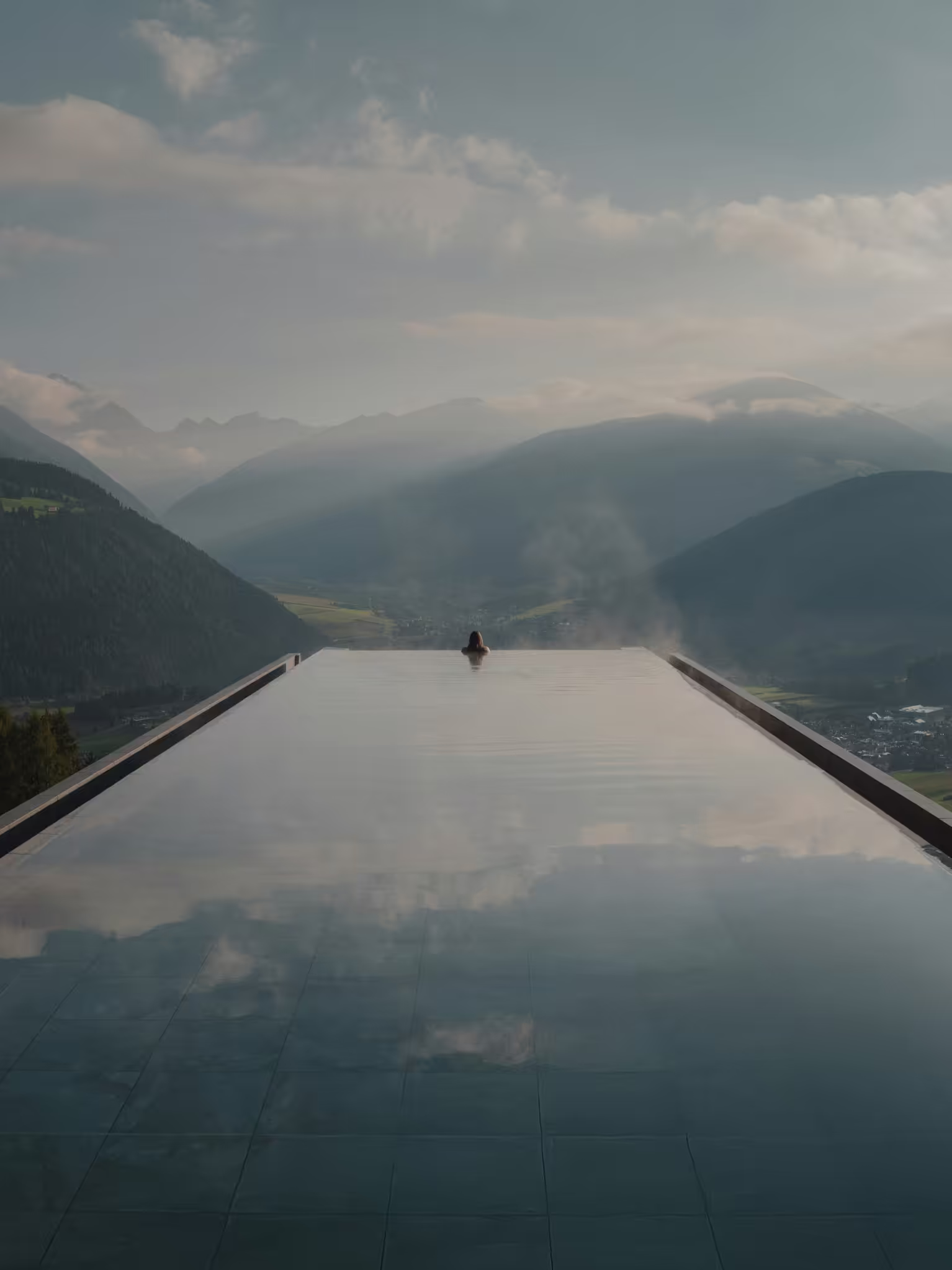 Wellness spa pool overlooking the mountains